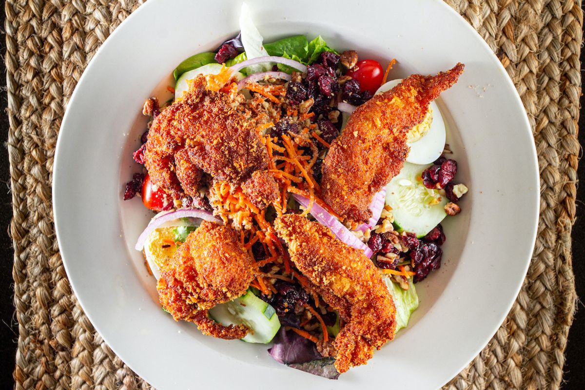 Fried chicken salad  (Getty Images/ Chris Schneider / 500px)